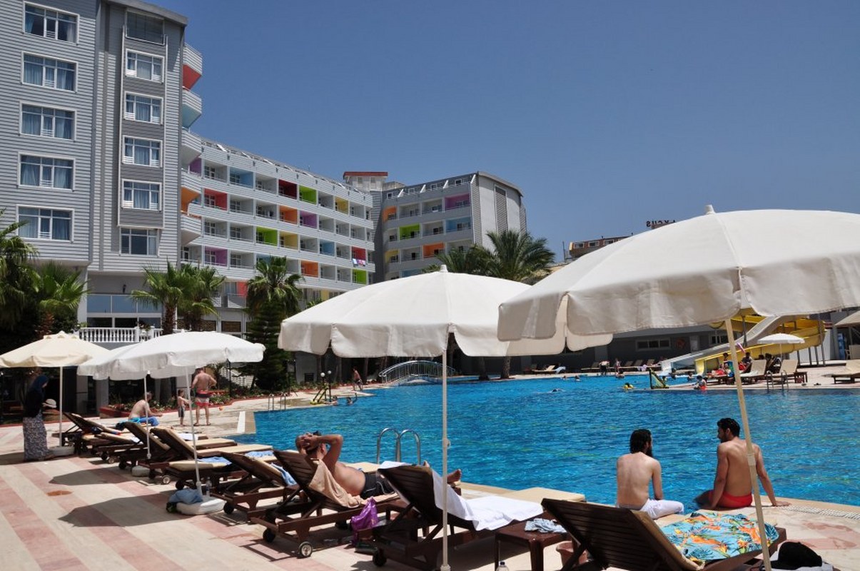 Club Hotel Karaburun Havuz Başı