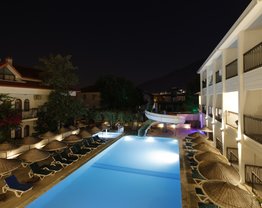 Golden Life Resort Hotel Gece Otel Dış Manzarası