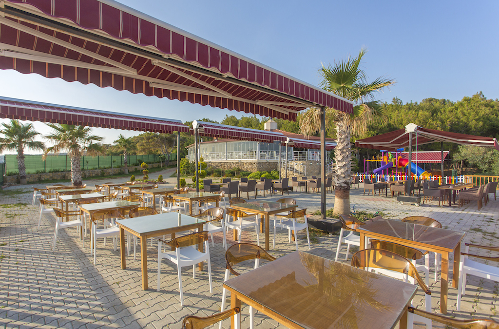 Modern Saraylar Tatil Köyü Açık Kafeterya