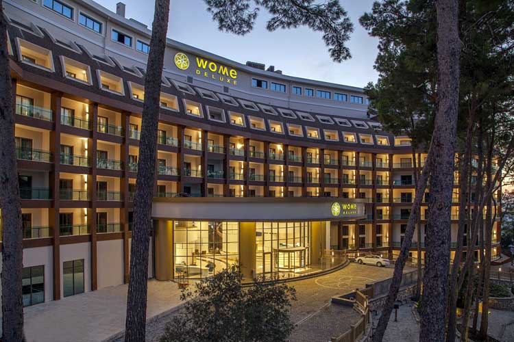 Wome Deluxe Hotel Otel Girişi